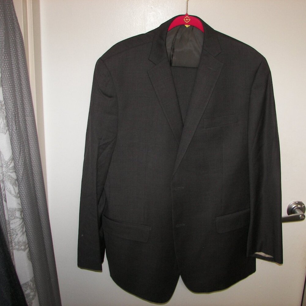 Calvin Klein men's charcoal grey wool suit 43R 30" inseam